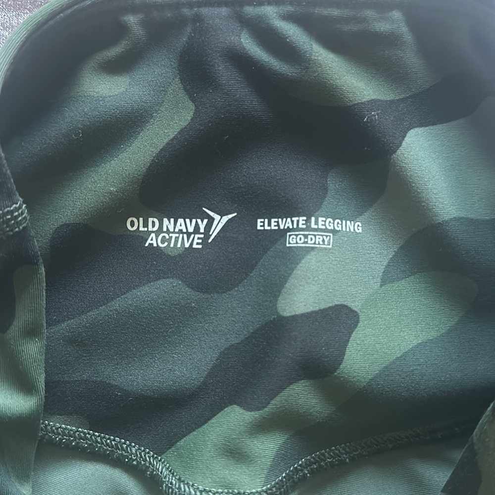 Old Navy Active Green Camo Elevate Leggings - Picture 4 of 6